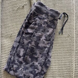 Lululemon camo joggers